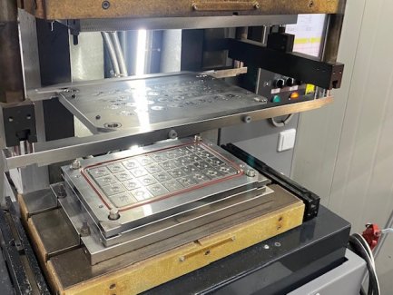 Membraam 32 caviteiten (Medisch - Rubber injection moulding)